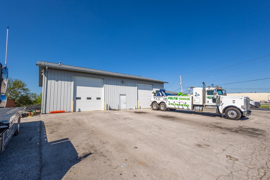 More Photos Of 267 N Graham St, Bowling Green Light Distribution For Sale