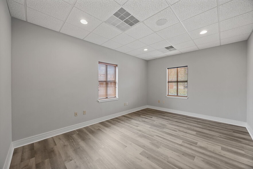 More Photos Of 2450 Emerald Pl, Greenville Medical For Lease