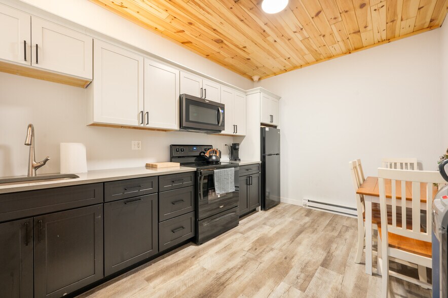 More Photos Of 11406 E 8th St, Reed City Office For Sale