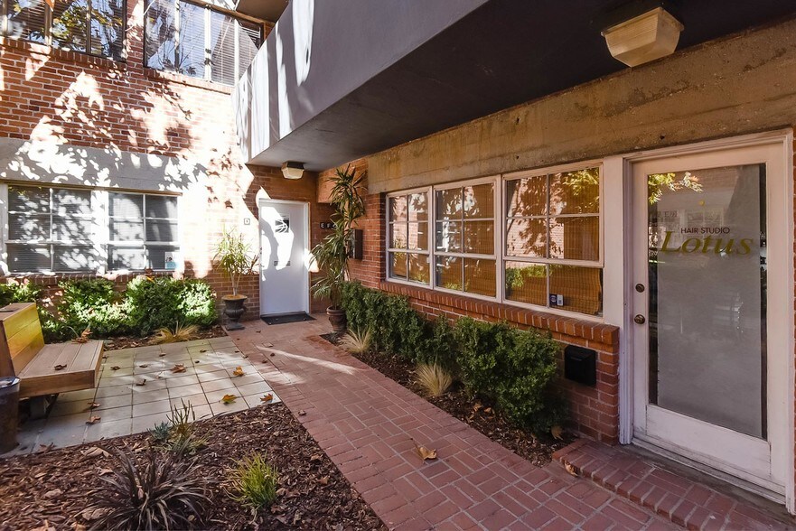 More Photos Of 328 S Beverly Dr, Beverly Hills General Retail For Lease