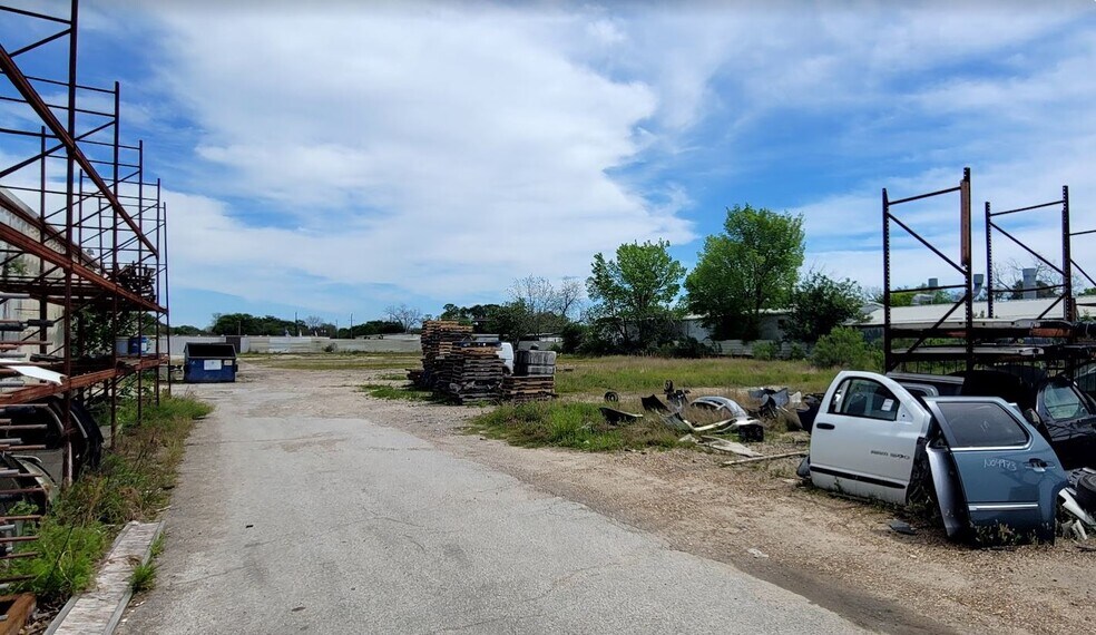 6310 N Shepherd Dr, Houston, TX 77091 Auto Salvage Facility For Sale