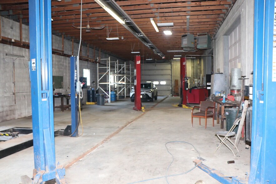 More Photos Of 200-208 E Florence Ave, Syracuse Auto Repair For Sale