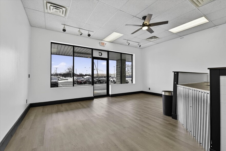 More Photos Of 1100 Croy Dr, Findlay Storefront Retail Office For Lease