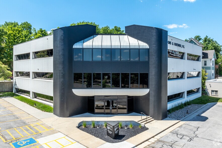 Primary Photo Of 2700 Grand Ave, Des Moines Office For Lease