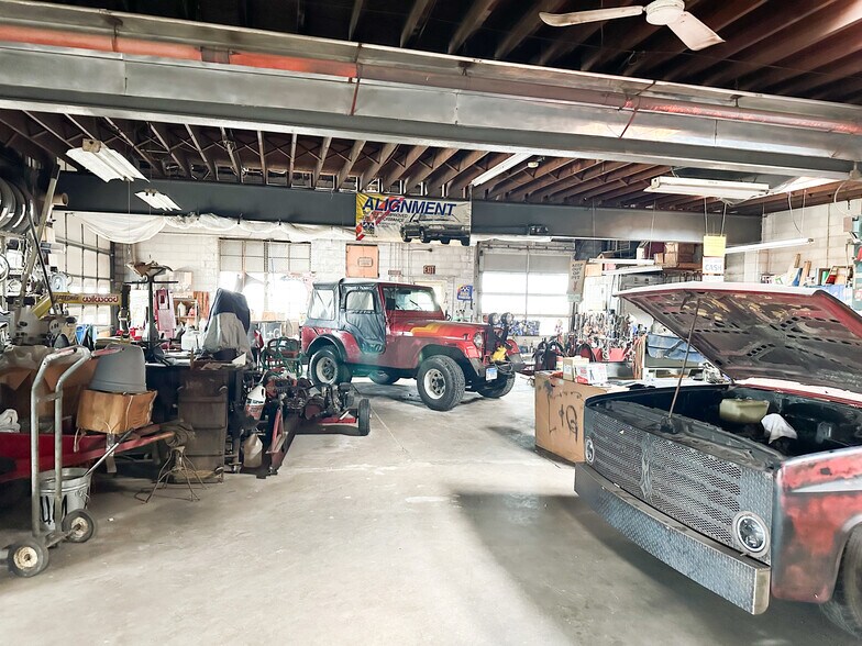 More Photos Of 1198 N Schuyler Ave, Kankakee Freestanding For Sale