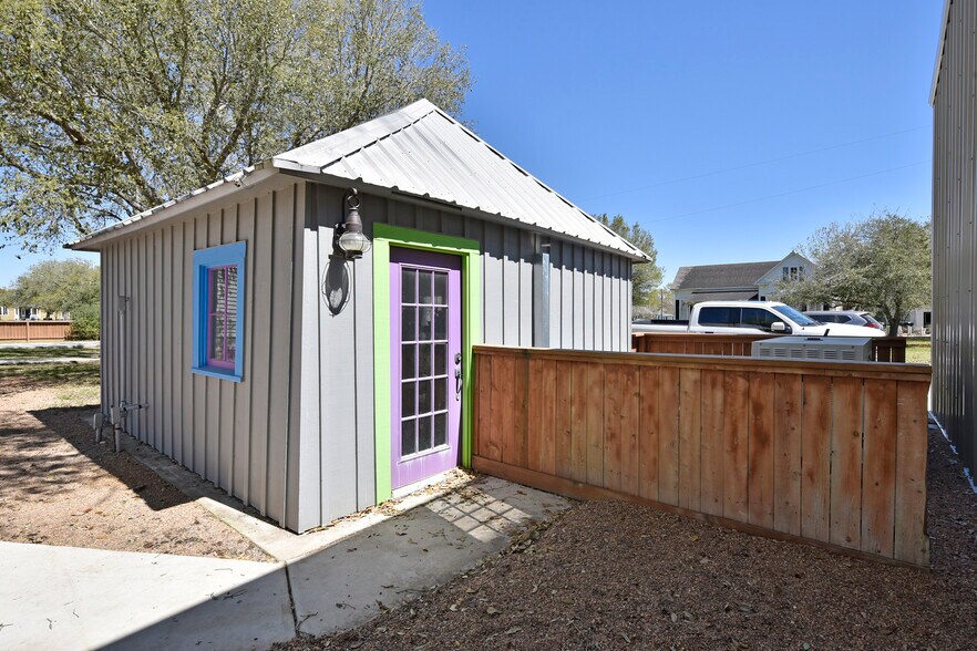 More Photos Of 315 Cedar St, New Ulm Specialty For Sale