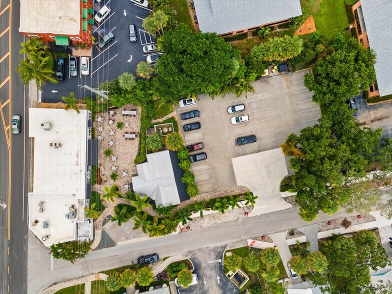 More Photos Of 514 NW Dixie Hwy, Stuart General Retail For Sale