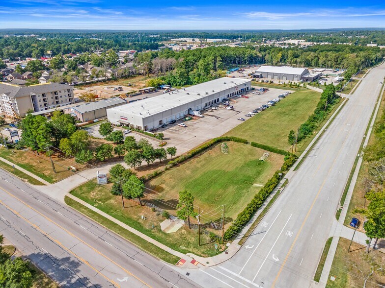 More Photos Of 2323 N Frazier St, Conroe Distribution For Lease