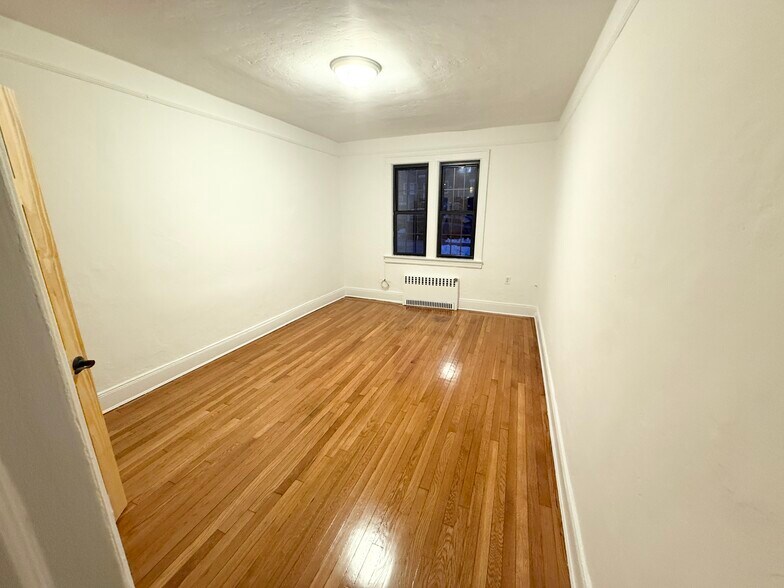 More Photos Of 190-17 Crocheron Ave, Flushing Apartments For Sale