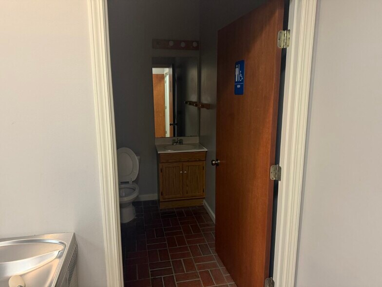 More Photos Of 195 Gossom Switch Rd, Wetumpka Office For Sale