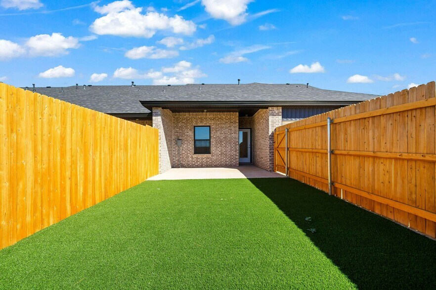 More Photos Of 10911 Albany Ave, Lubbock Specialty For Sale