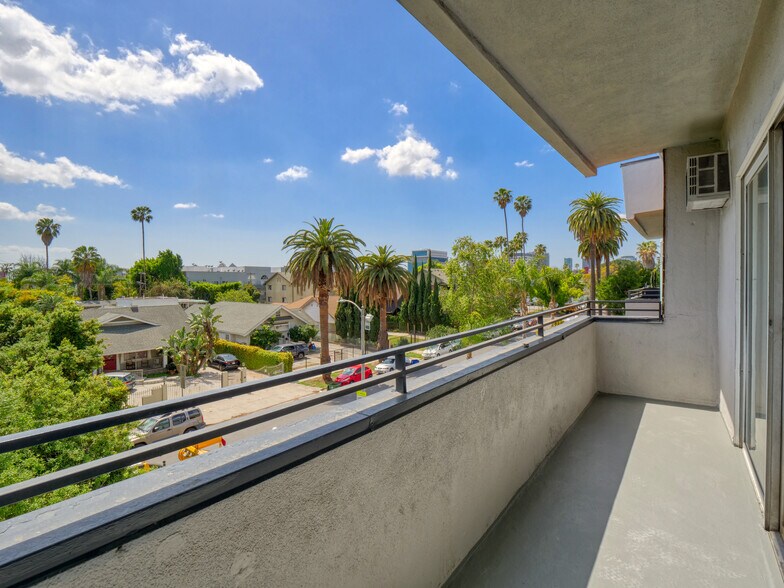 More Photos Of 5535 Carlton Way, Los Angeles Apartments For Sale