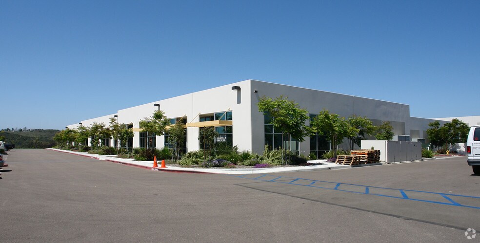 More Photos Of 2330 La Mirada Dr, Vista Unknown For Lease