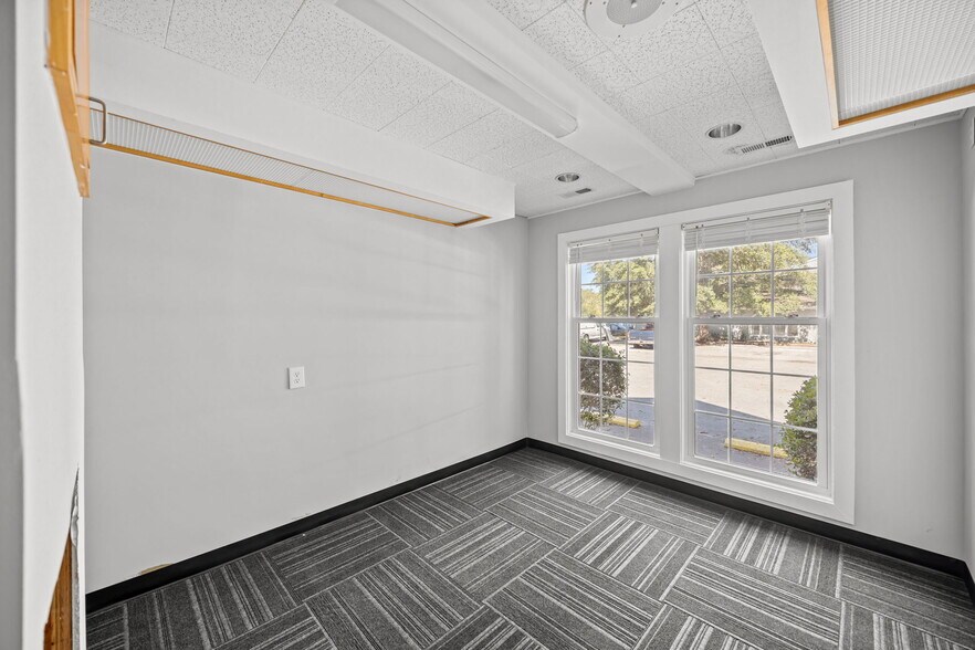 More Photos Of 44 Shoreline Dr, New Bern Medical For Sale