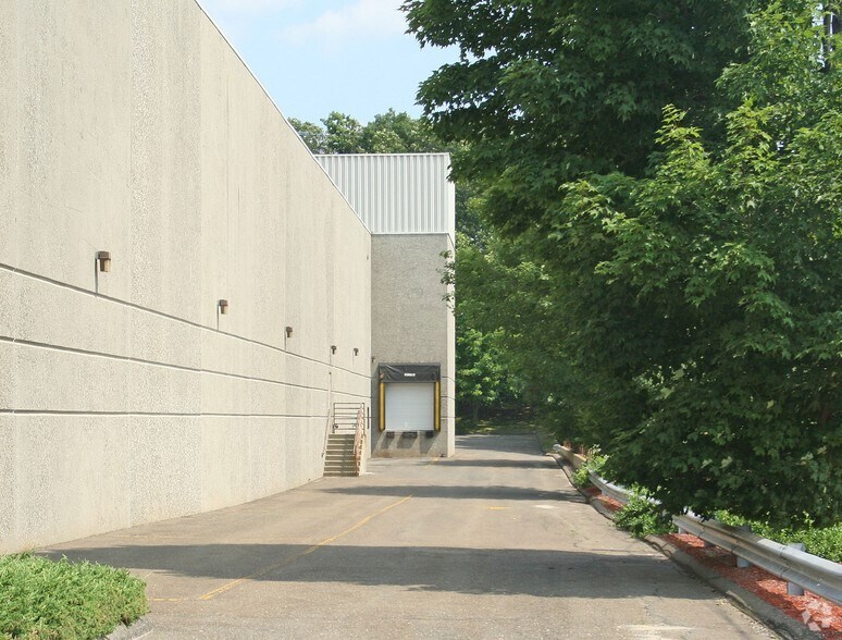 More Photos Of 1799 Boston Post Rd, Milford Freestanding For Lease