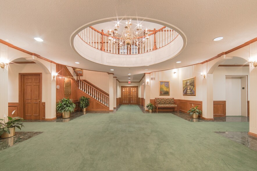 More Photos Of 31700 Telegraph Rd, Bingham Farms Office For Lease