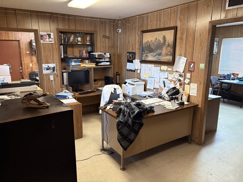 More Photos Of 211 N 9th St, Immokalee Contractor Storage Yard For Sale