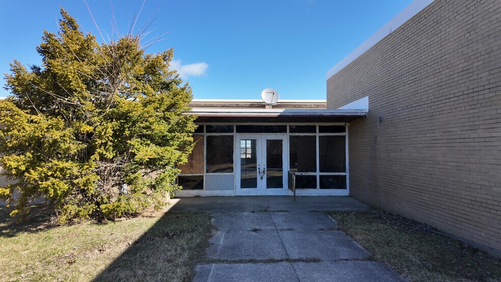 More Photos Of 11700 E Pleasant Lake Rd, Manchester Office For Lease