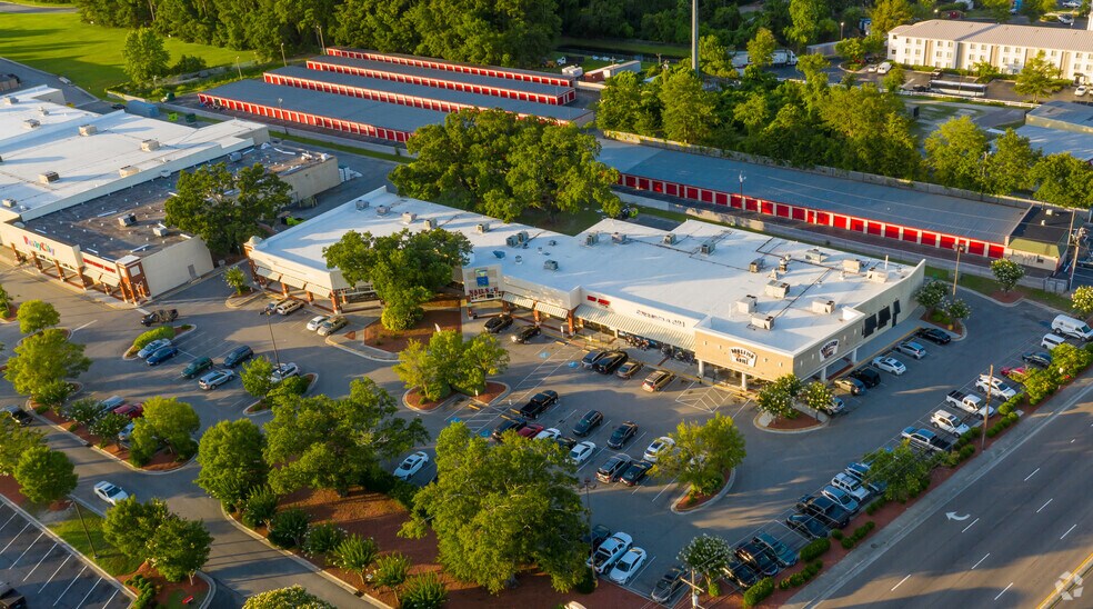 More Photos Of 4719 New Centre Dr, Wilmington General Retail For Lease