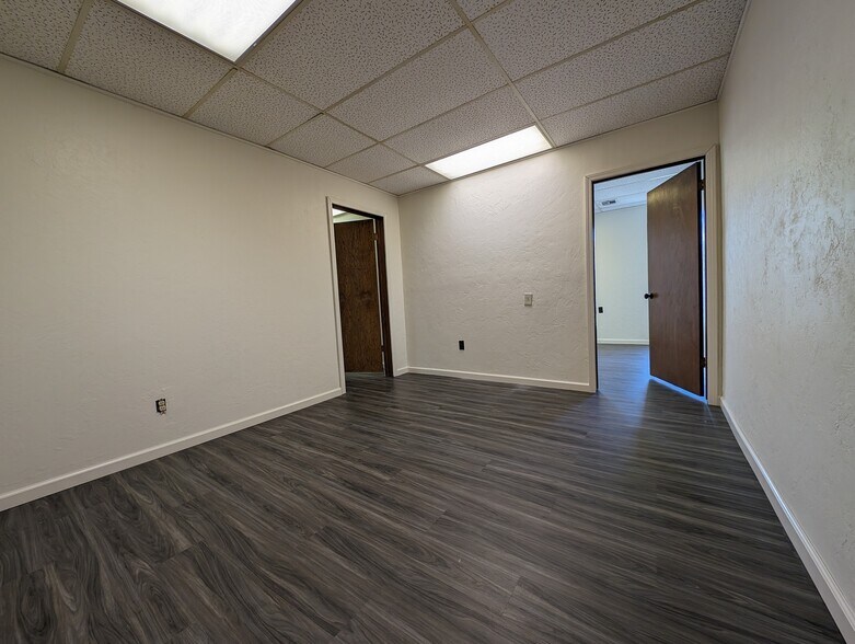 More Photos Of 1006 NW 47th St, Lawton Office For Sale