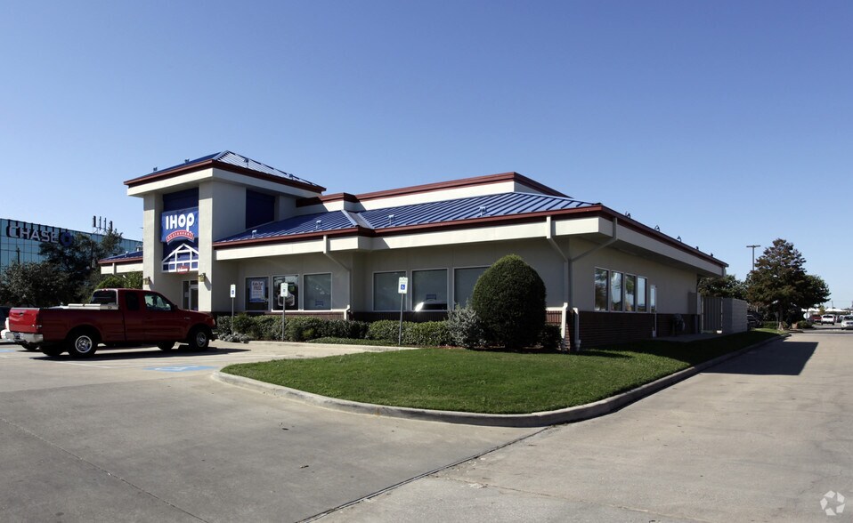 More Photos Of 6888 Gulf Fwy, Houston Unknown For Lease