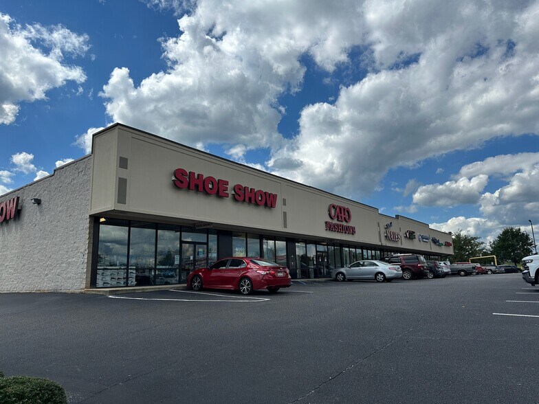 More Photos Of 631 Willow Ln, Greenville Storefront Retail Office For Lease