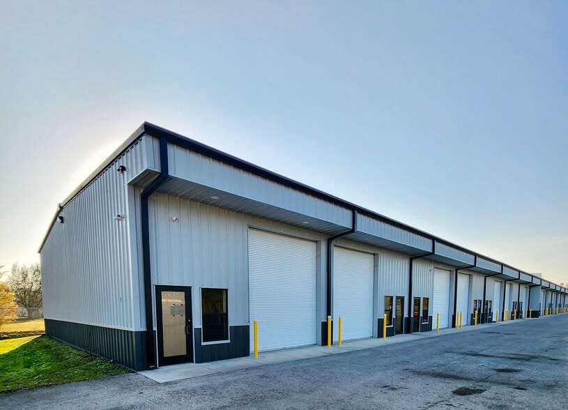 Primary Photo Of 877 NE 27th Ln, Cape Coral Distribution For Lease