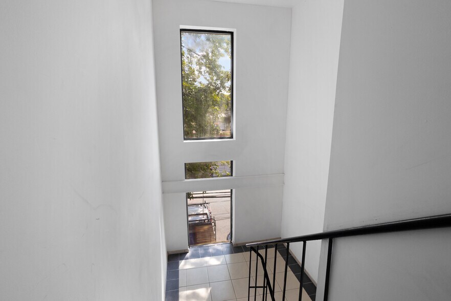 More Photos Of 15 Division Pl, Brooklyn Warehouse For Lease