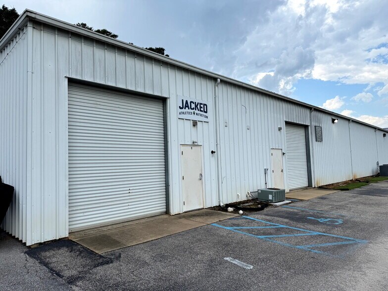 More Photos Of 6901 Moffett Rd, Mobile Showroom For Lease