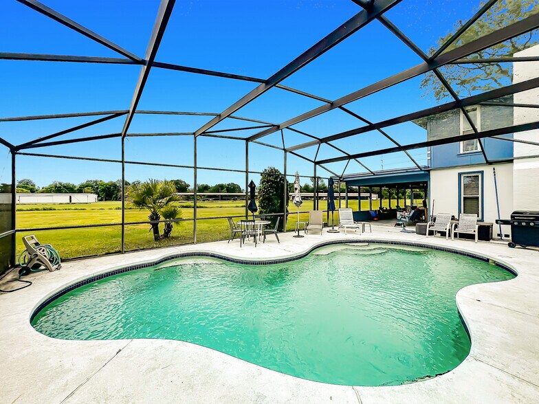 More Photos Of 7001 W Jones Ave, Mount Dora Airplane Hangar For Sale