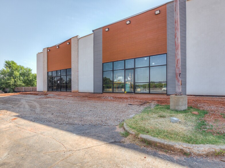 More Photos Of 4235 NW Expressway, Oklahoma City General Retail For Lease