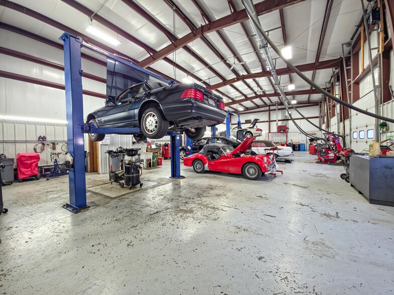 More Photos Of 7 Colonel Dr, Bourne Auto Repair For Sale
