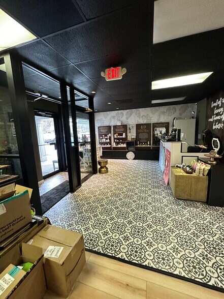 More Photos Of 170 Flanders Rd, Niantic Storefront For Lease