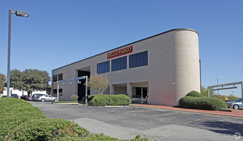 Primary Photo Of 6112 McCart Ave, Fort Worth Office For Sale