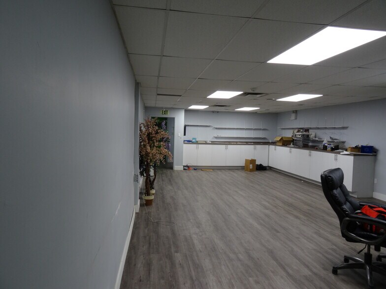 More Photos Of 3517 17th Ave SE, Calgary Storefront Retail Office For Lease