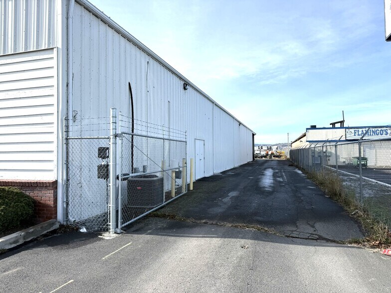 More Photos Of 3344 Washburn Way, Klamath Falls Warehouse For Lease
