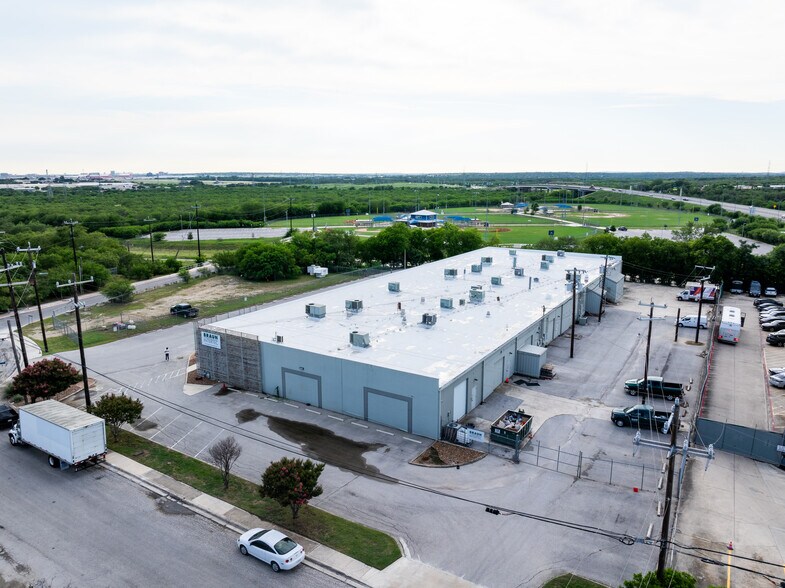 More Photos Of 3503 Crosspoint, San Antonio Light Manufacturing For Lease