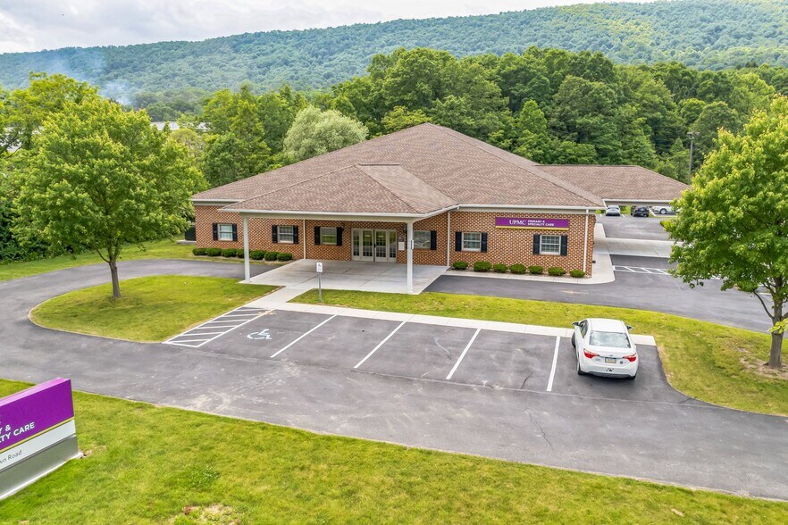 More Photos Of 745 Raystown Rd, Everett Freestanding For Sale