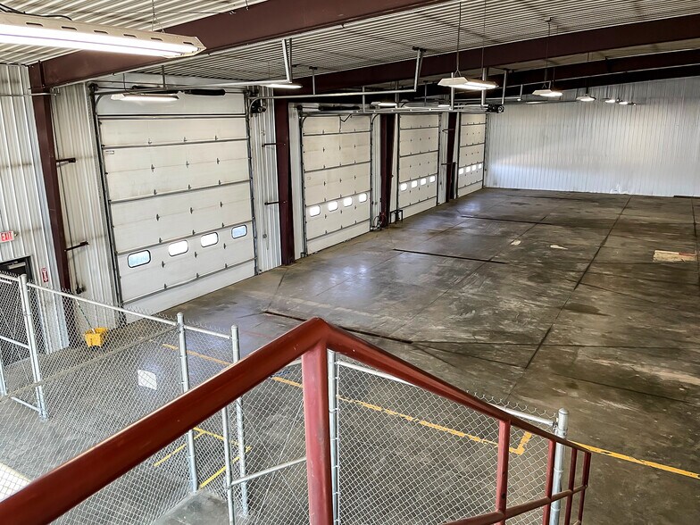 More Photos Of 14472 Commerce Park Blvd, Williston Warehouse For Sale