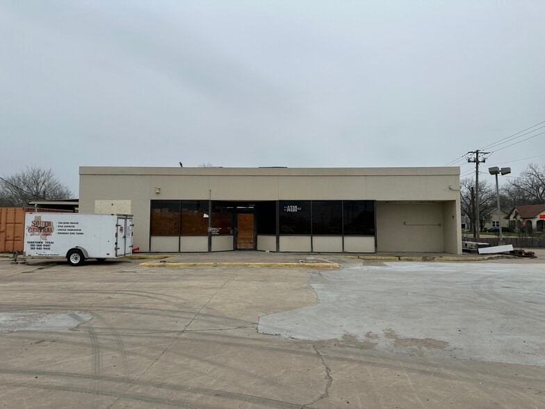 Primary Photo Of 503 W Main St, Yorktown Service Station For Lease
