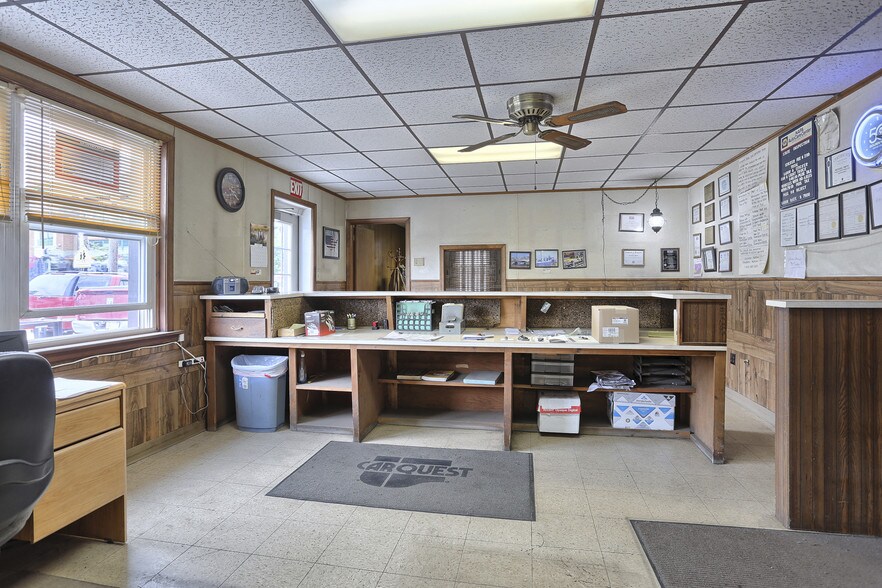 More Photos Of 270 E Lehman St, Lebanon Auto Repair For Sale