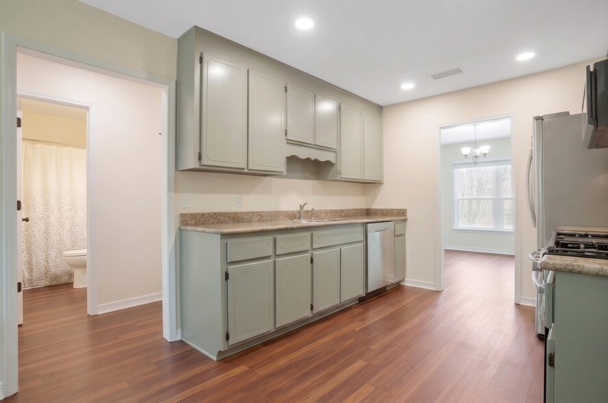 More Photos Of 6904 Fairfield Dr, Pensacola Office For Sale