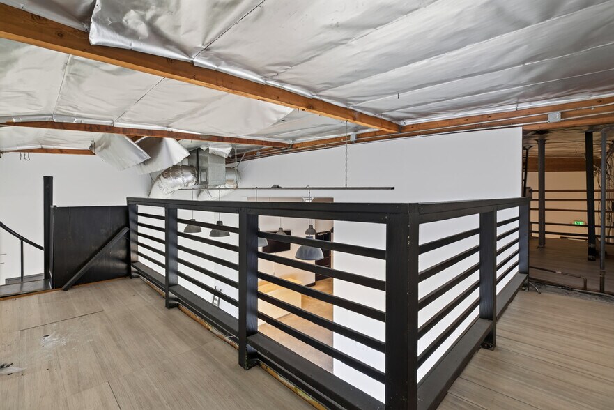 More Photos Of 11105 Weddington St, North Hollywood Service For Lease