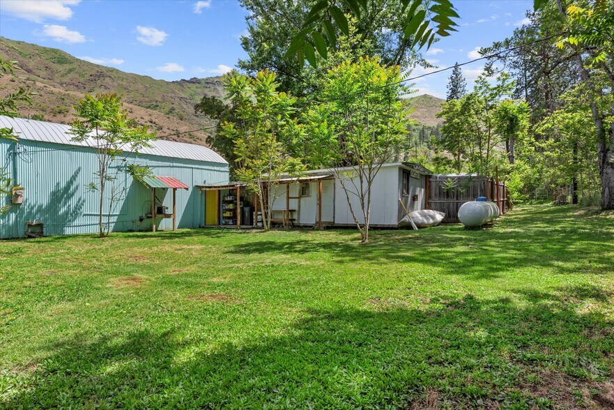 More Photos Of 53943 Highway 86, Halfway Restaurant For Sale