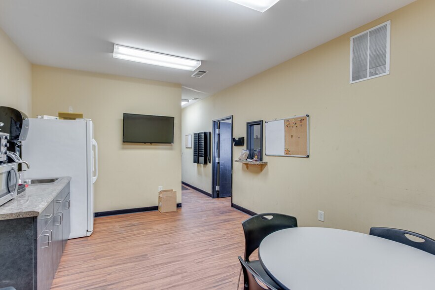 More Photos Of 1612 Candler Rd, Gainesville Manufacturing For Sale