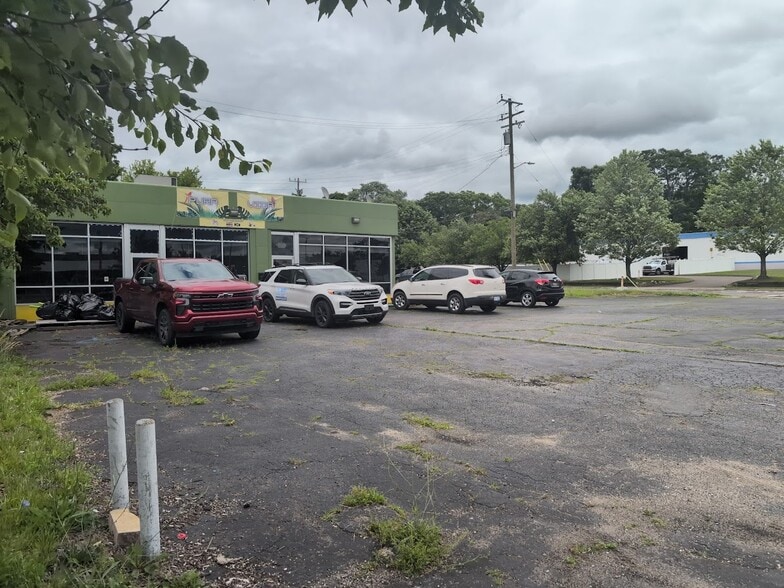 More Photos Of 45788 Woodward Ave, Pontiac Restaurant For Lease