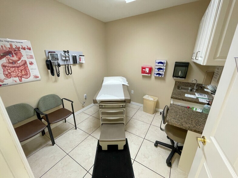 More Photos Of 10616 Main St, Thonotosassa Medical For Sale