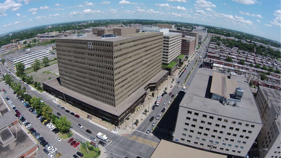 Primary Photo Of 555 Rue Chabanel O, Montréal Office For Lease