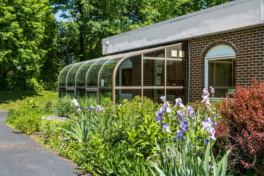 More Photos Of 25 Delaware Ave, Delmar Office For Sale