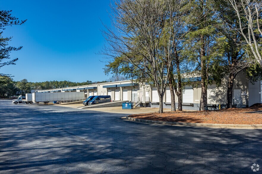 More Photos Of 4777 Aviation Pky, Atlanta Distribution For Lease